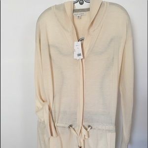 BR elegant, lightweight cardigan.